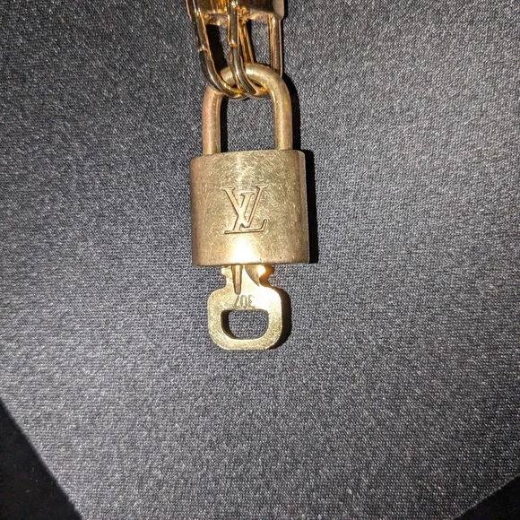 Louis Vuitton Lock, key and chain - Picture 3 of 8